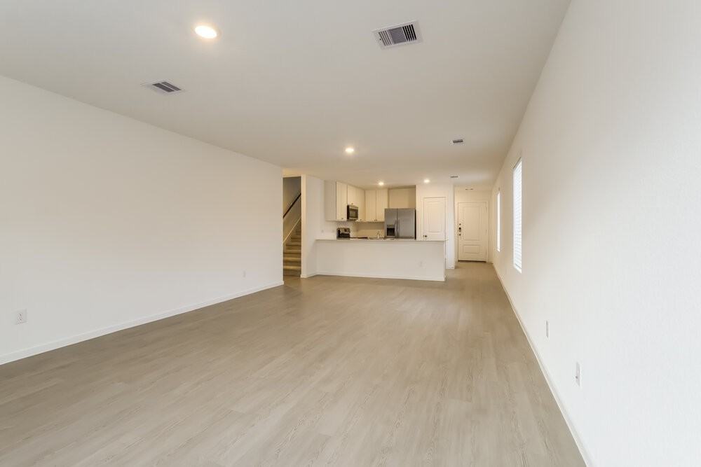 605 Craven St - Photo 4 of 17