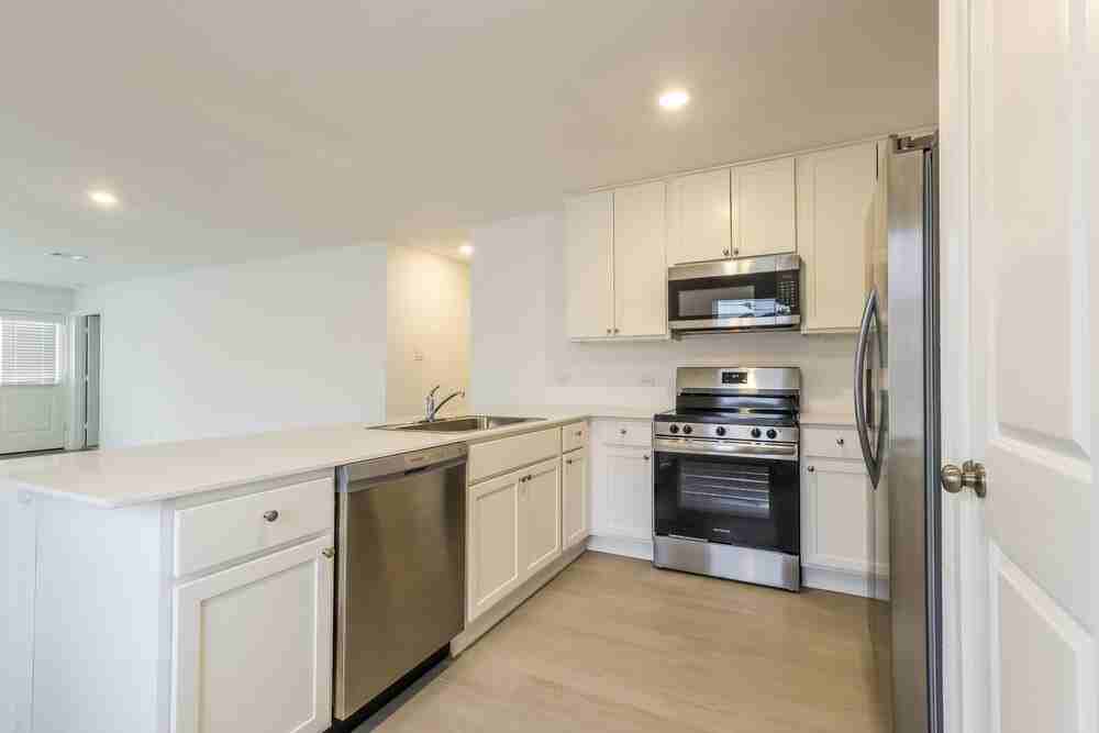 605 Craven St - Photo 6 of 17