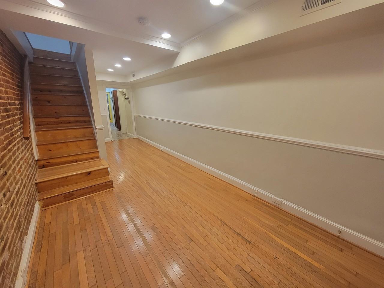 323 S Chapel St - Photo 4 of 22