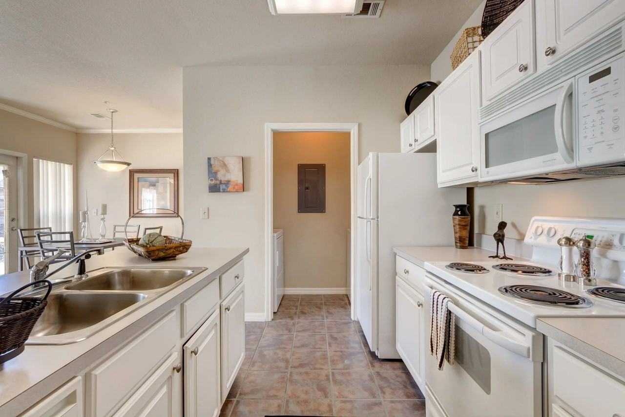 Lincoln Villas on Memorial - Photo 3 of 15