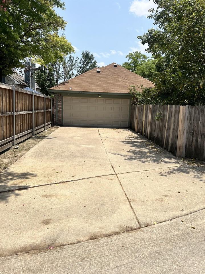 2345 Browning Dr - Photo 4 of 23