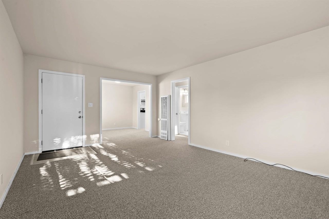 382 Ventura Ave #386 - Photo 3 of 20