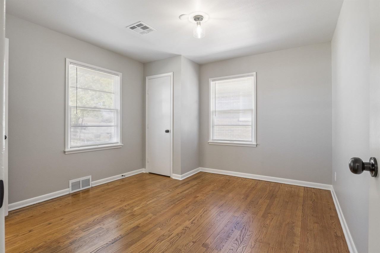 1909 Ne 52nd St - Photo 2 of 17