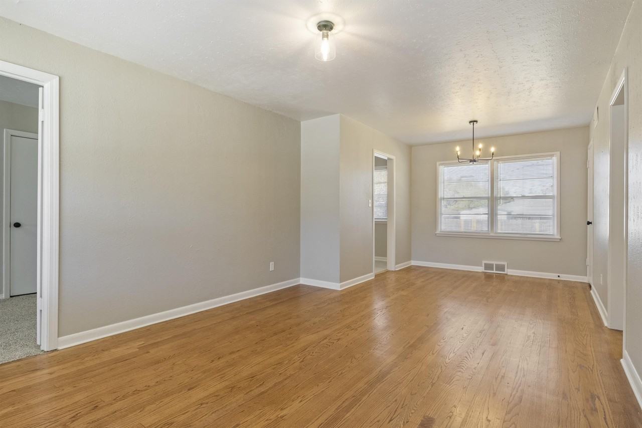 1909 Ne 52nd St - Photo 3 of 17