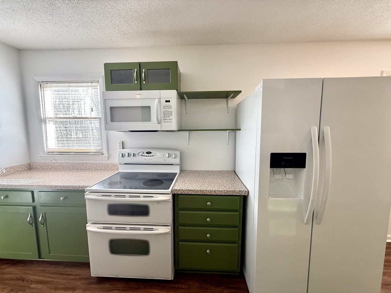 1405 Webb Ridge Rd - Photo 4 of 35