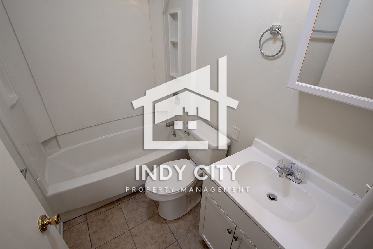 3049 Roseway Dr - Photo 4 of 20