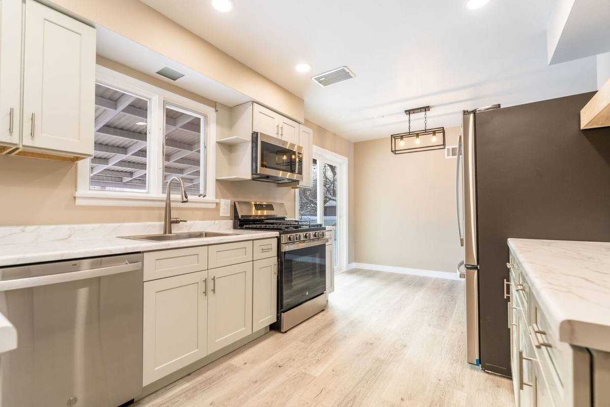 204 19th Ave Nw - Photo 4 of 10