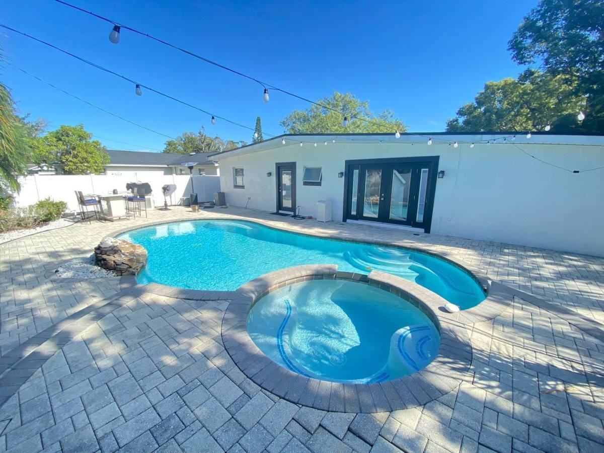 701 Denton Rd - Photo 2 of 10