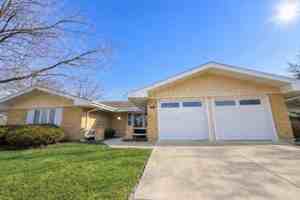 featured image of 810 W Lakeside Plz