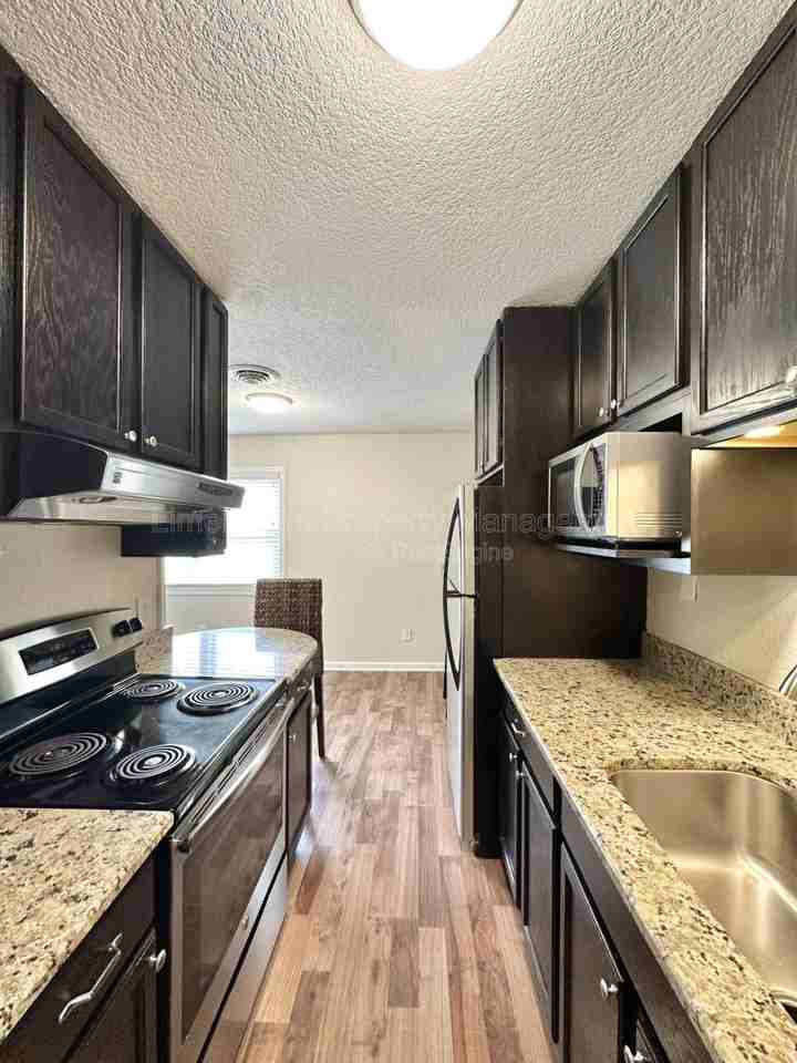 909 Leisure Sq #201 - Photo 3 of 10