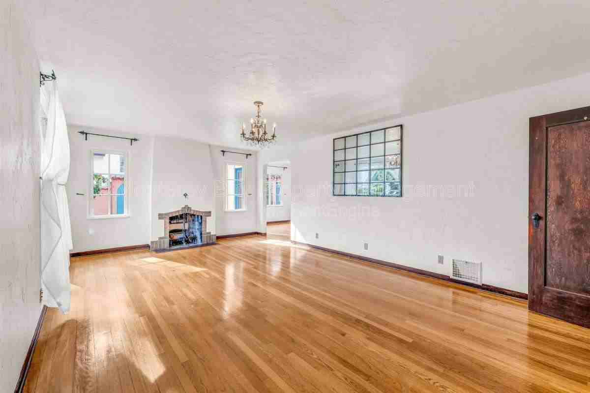 940 14th St - Photo 2 of 10