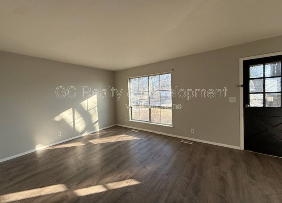 229 Cedarwood Ave - Photo 2 of 10