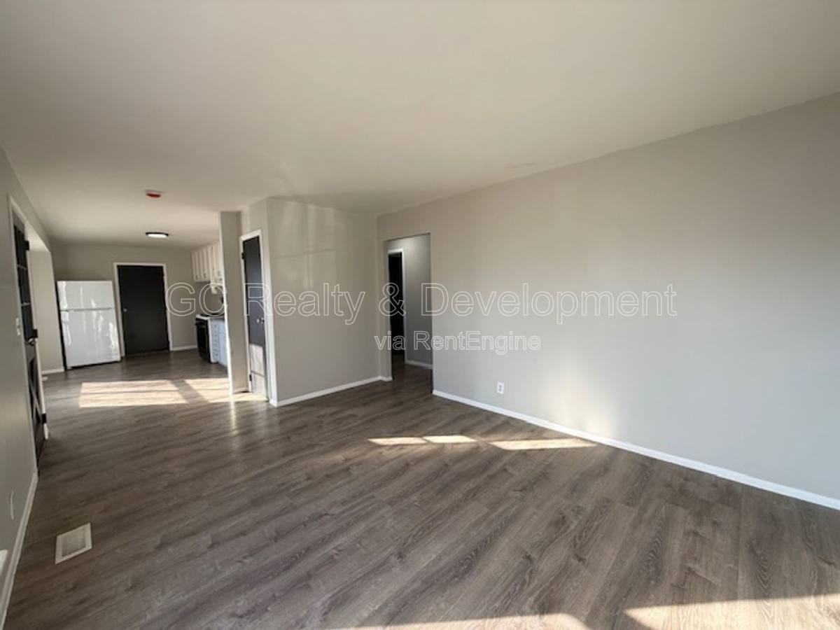 229 Cedarwood Ave - Photo 4 of 10