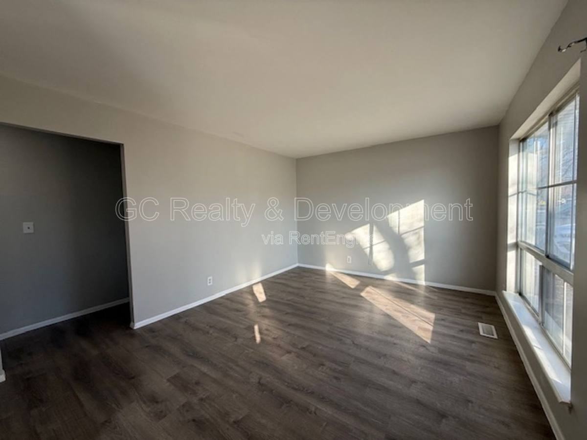 229 Cedarwood Ave - Photo 5 of 10