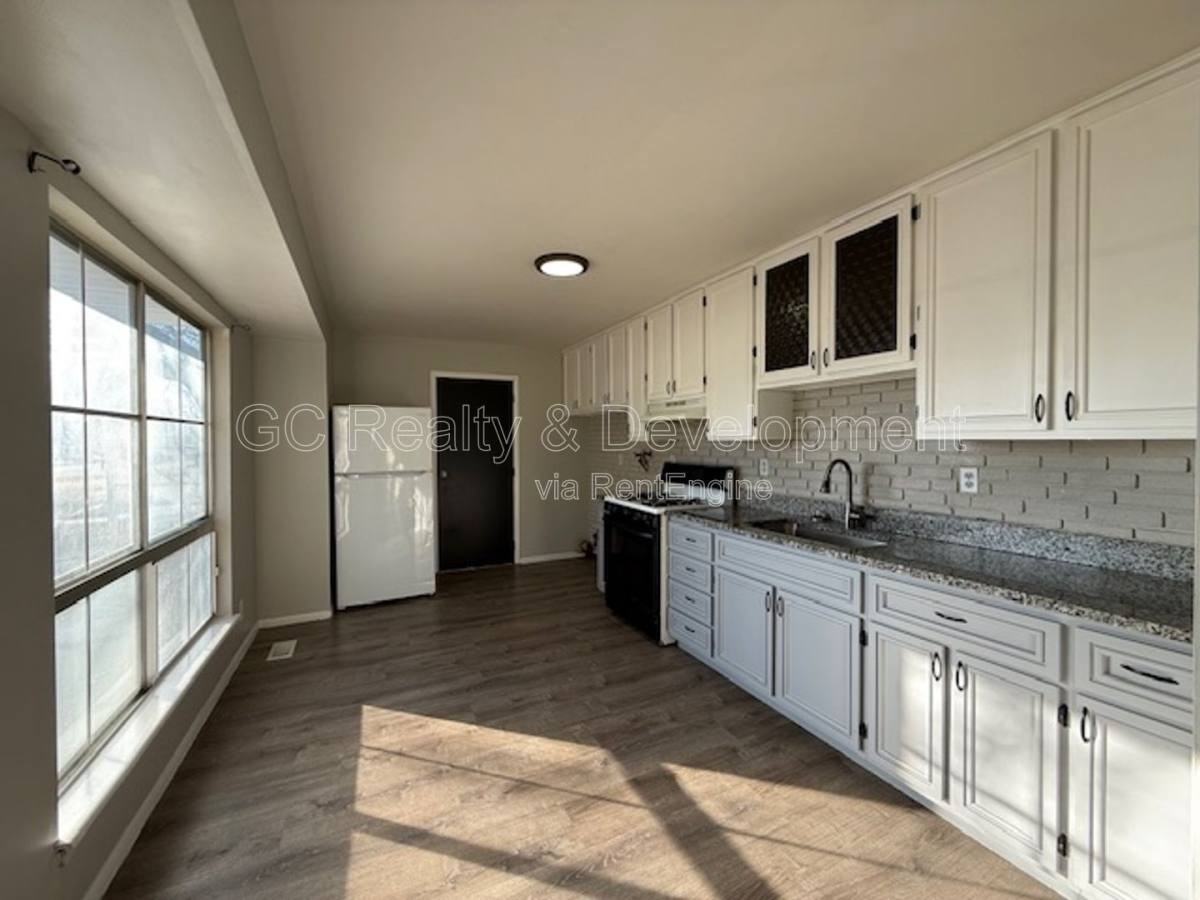 229 Cedarwood Ave - Photo 6 of 10