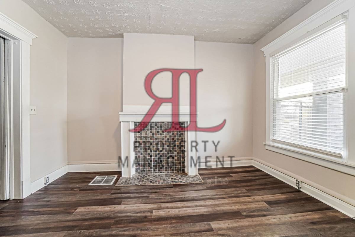 623 Gilbert St - Photo 3 of 10