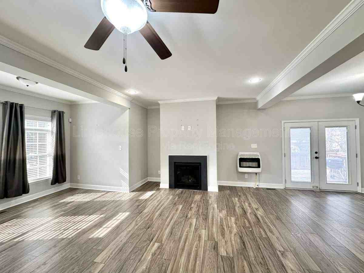 3121 Deans Ct - Photo 3 of 10