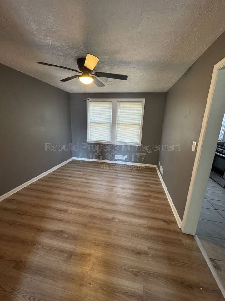 4430 Shamrock Ave - Photo 3 of 10