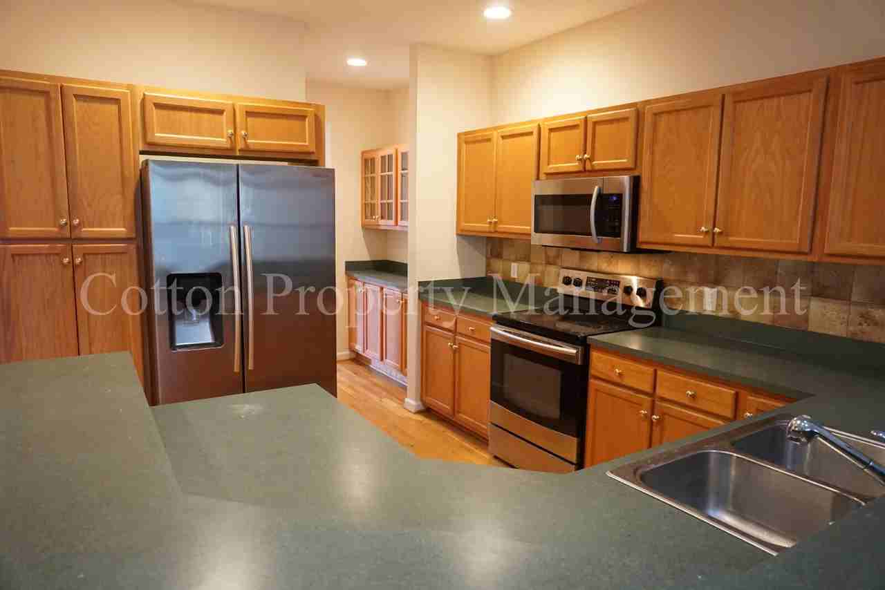 7511 Promontory Ct - Photo 7 of 39