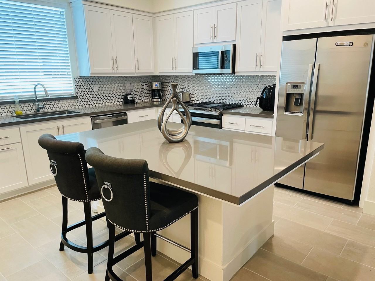 211 Plum Tree St - Photo 3 of 14