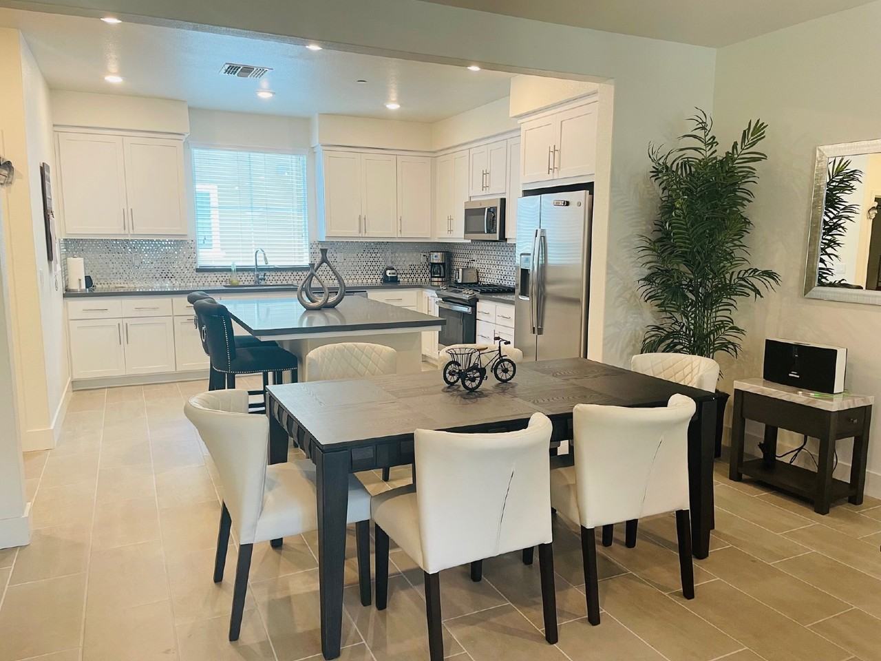 211 Plum Tree St - Photo 4 of 14