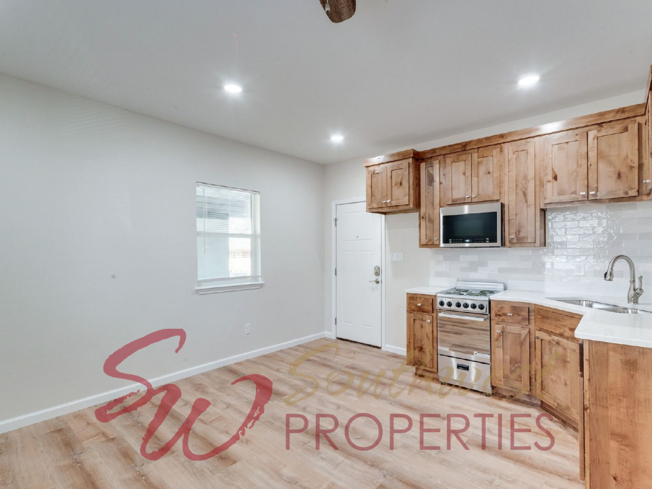 216 S Devine St - Photo 7 of 15