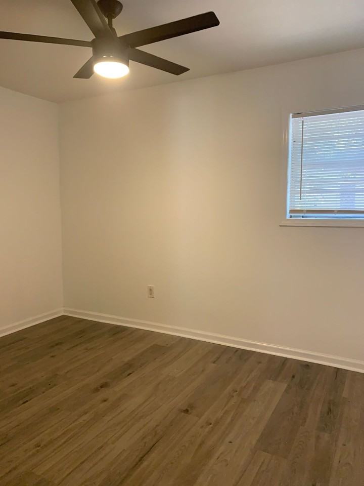 Vine St #103 - Photo 3 of 12