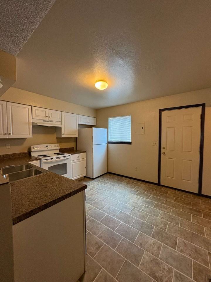 1962 Mineola St #C - Photo 3 of 13