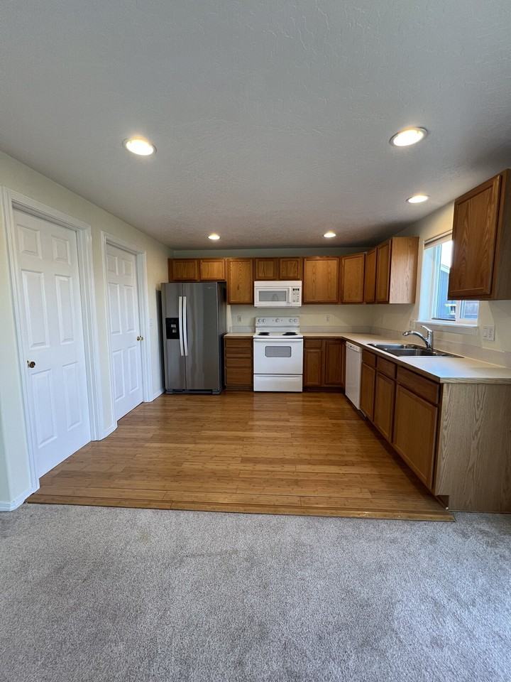 1640 S 60th St - Photo 5 of 23