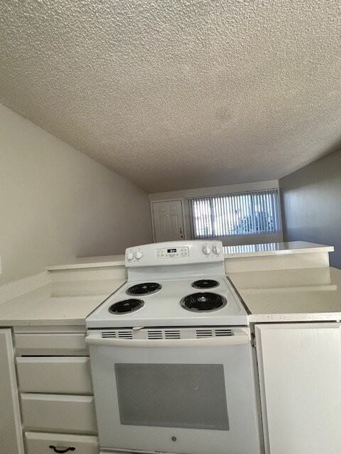 13746 Se Powell Blvd #09 - Photo 7 of 10