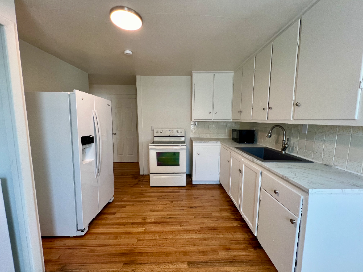 708 Russell Ave - Photo 2 of 13