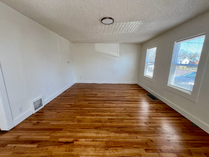 708 Russell Ave - Photo 5 of 13