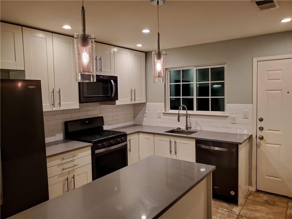 1410 Bellmar Dr - Photo 4 of 10