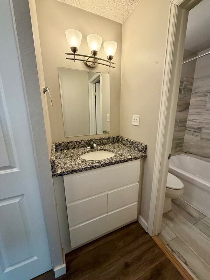 2425 Pattison Ave Apt 204 - Photo 7 of 12