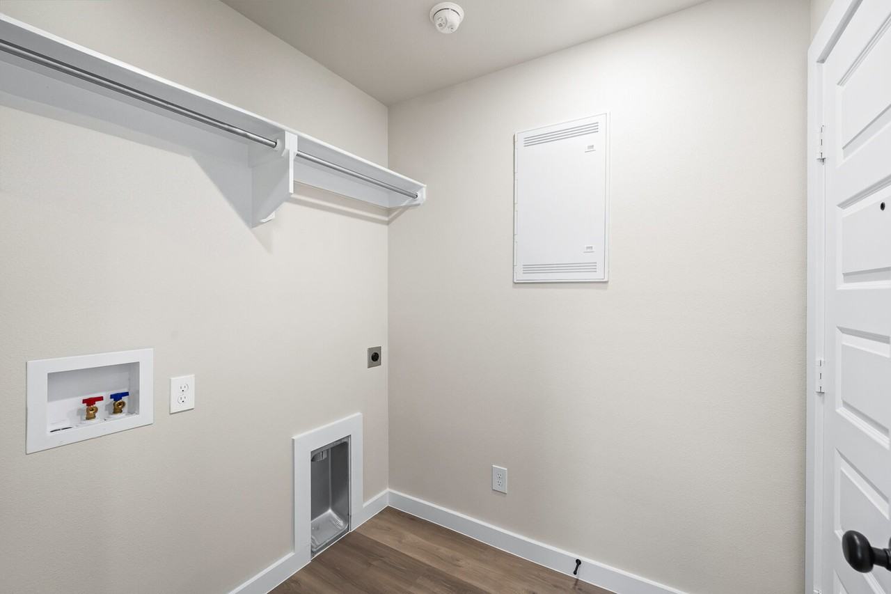 2004 Settler Ave - Photo 3 of 12