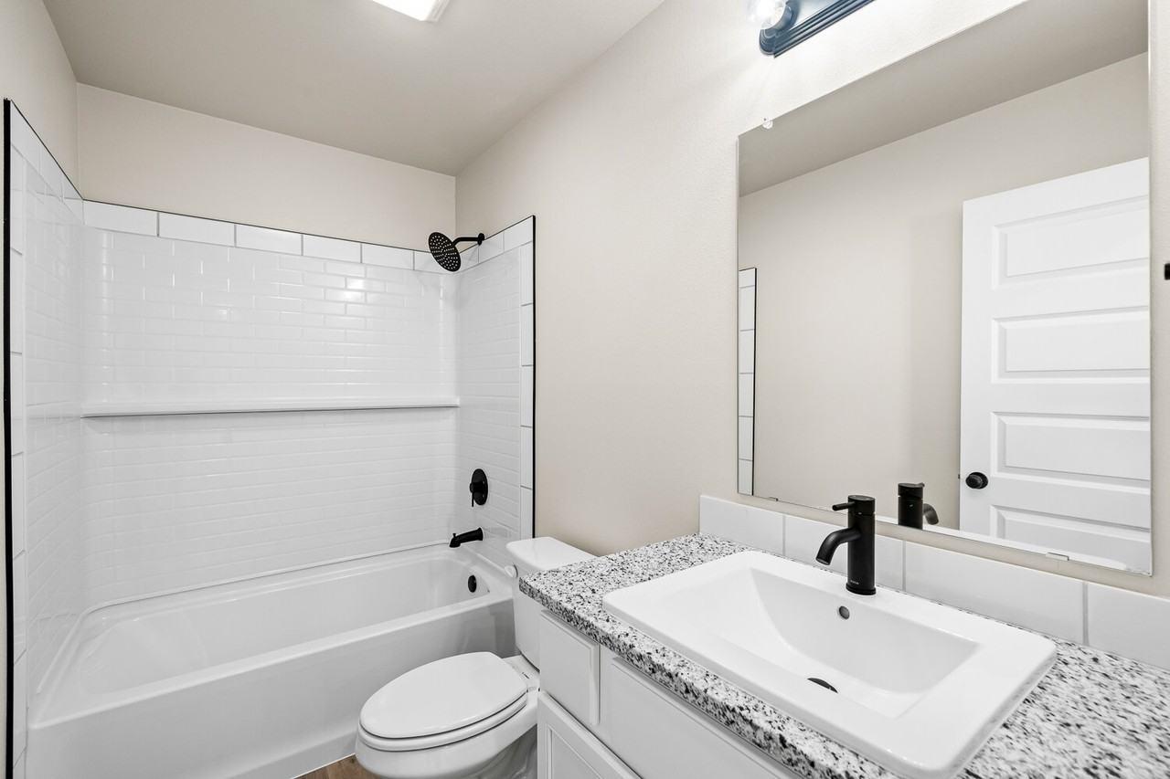 2004 Settler Ave - Photo 6 of 12