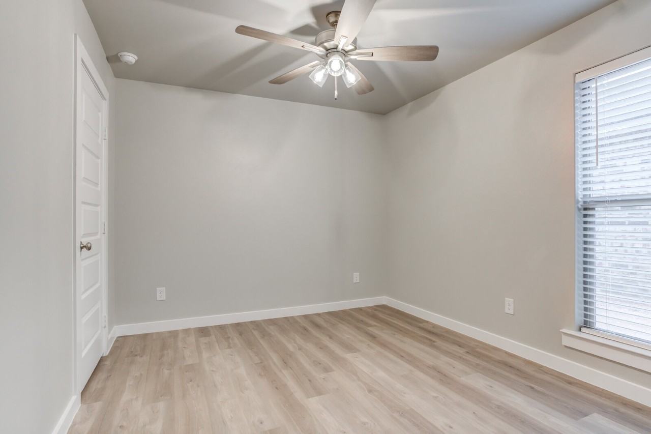 13218 Sherman Ave - Photo 7 of 26