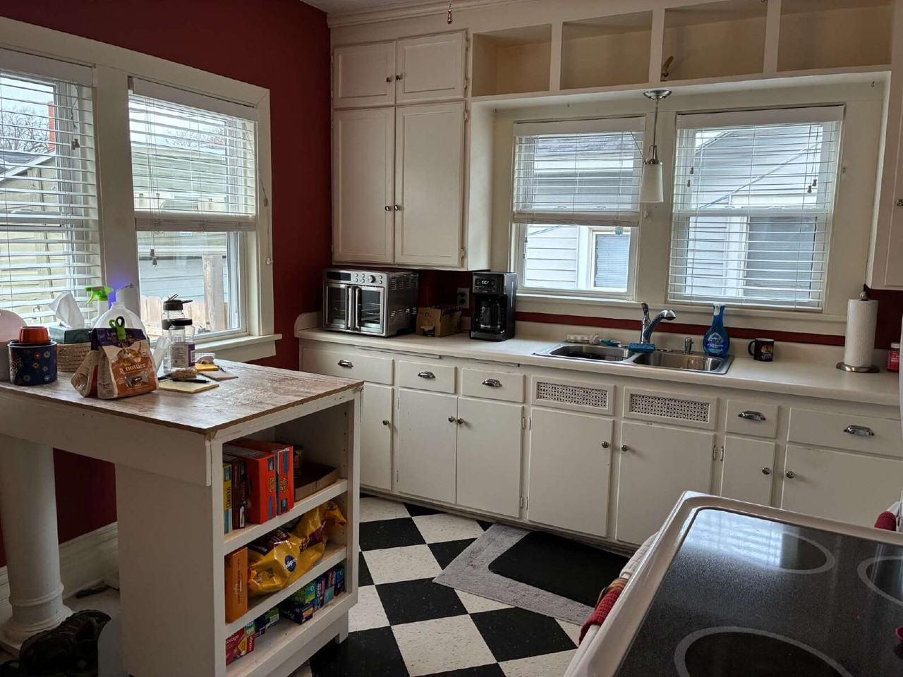 1006 Graham Ave - Photo 5 of 21