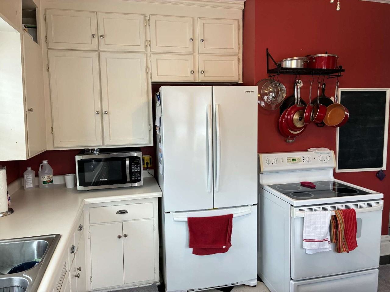 1006 Graham Ave - Photo 7 of 21