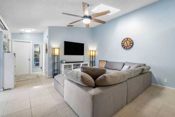 1106 Hyacinth Place - Photo 6 of 8