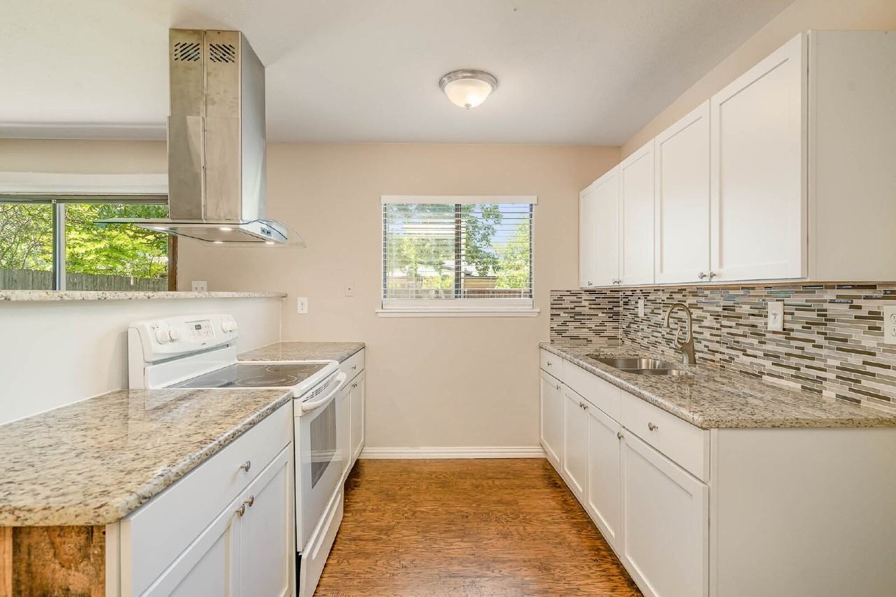 3724 Bridalwreath Dr - Photo 7 of 26