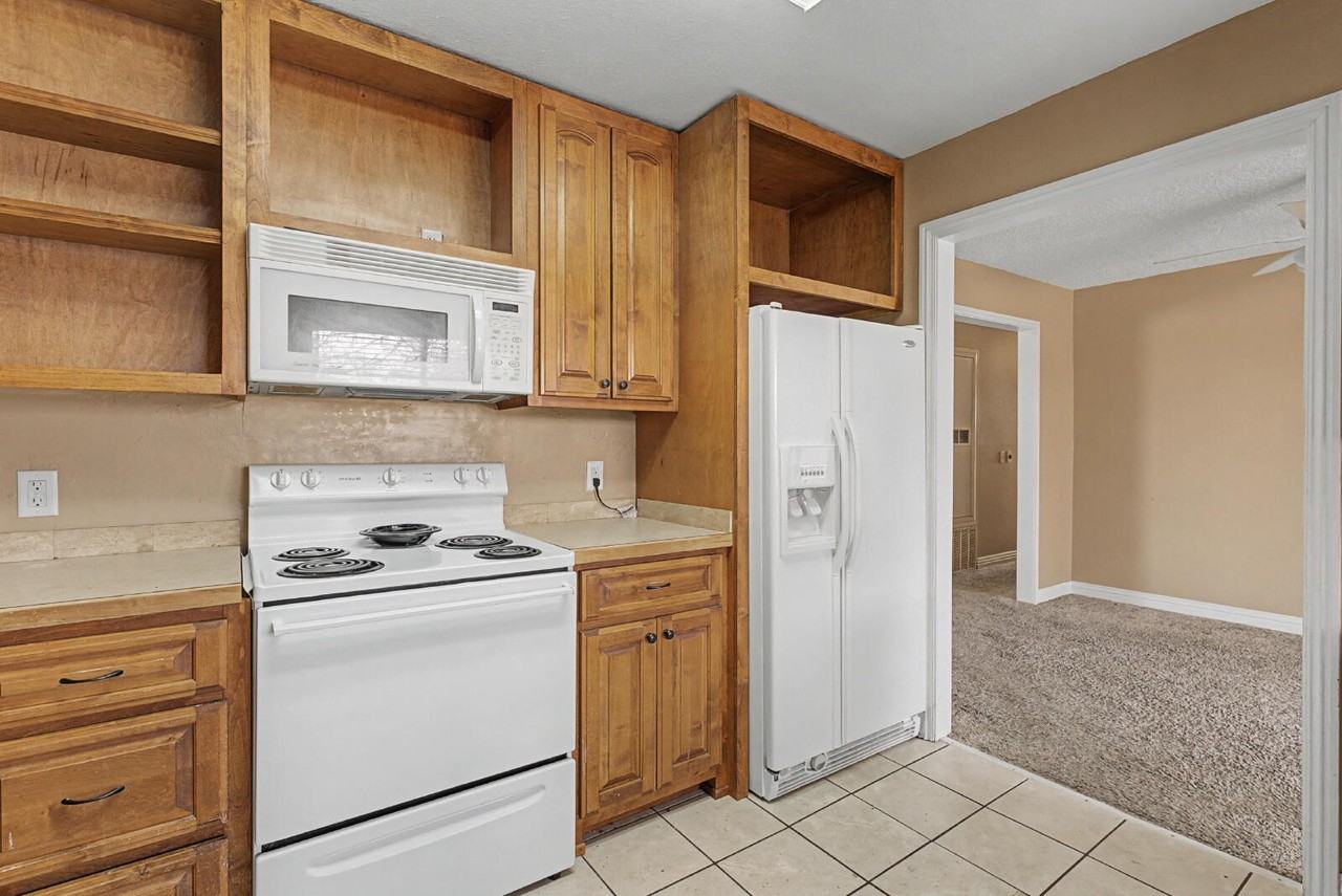 910 S 28th St - Photo 5 of 22