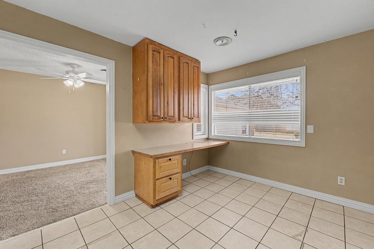 910 S 28th St - Photo 6 of 22