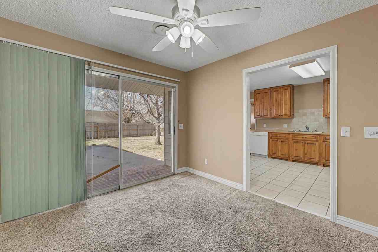 910 S 28th St - Photo 7 of 22