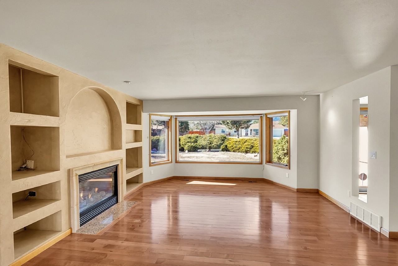 233 Crestridge Ave - Photo 4 of 50