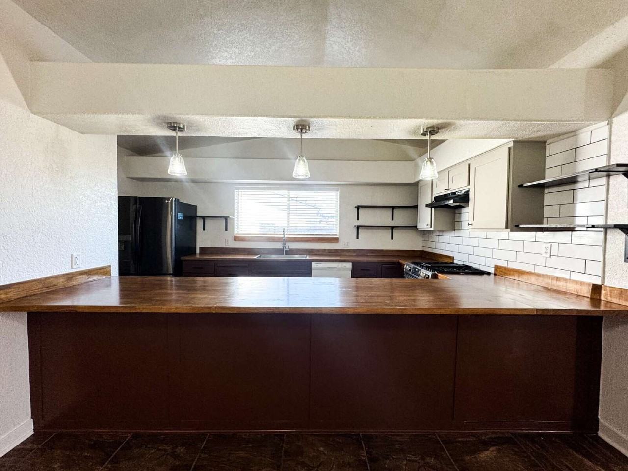 4197 S Boxwood Ave - Photo 6 of 30