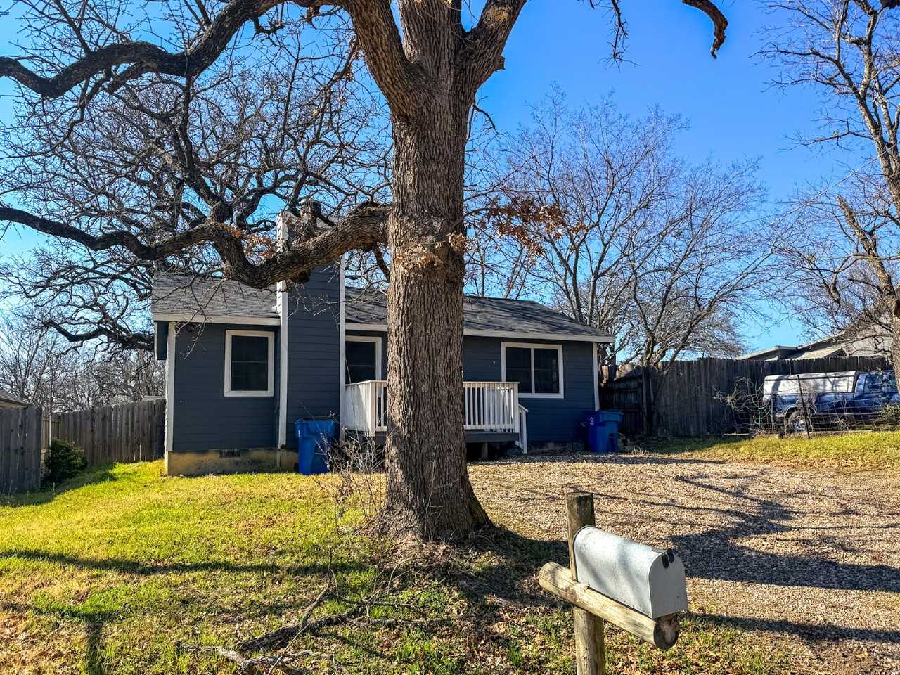 316 S Watson St - Photo 2 of 24