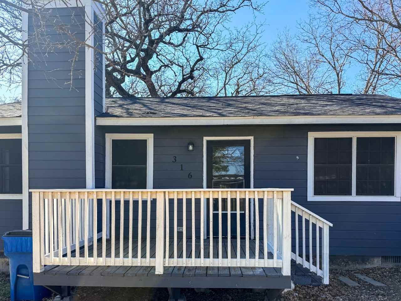 316 S Watson St - Photo 4 of 24