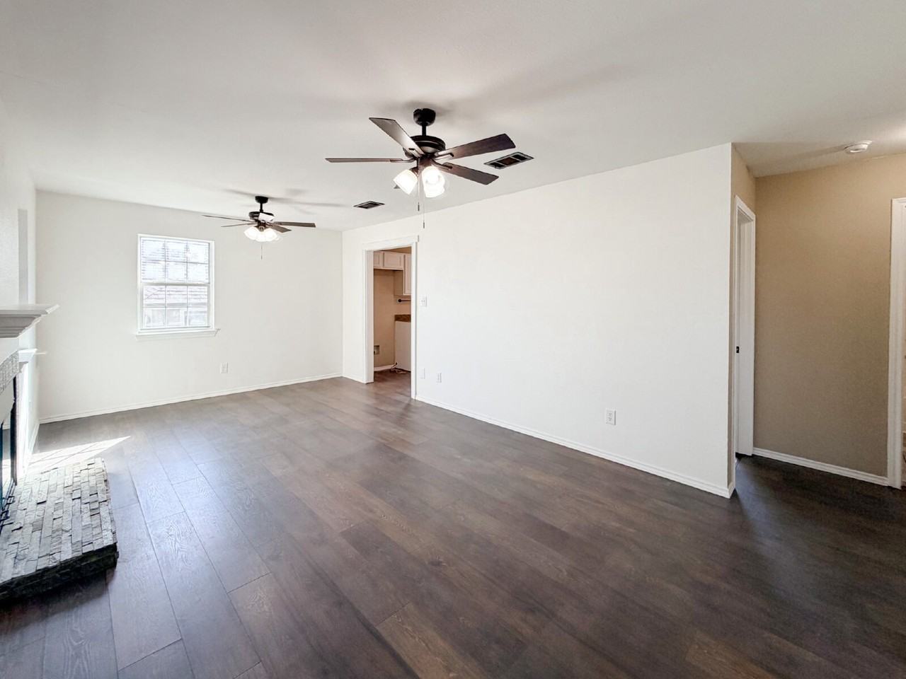 316 S Watson St - Photo 5 of 24