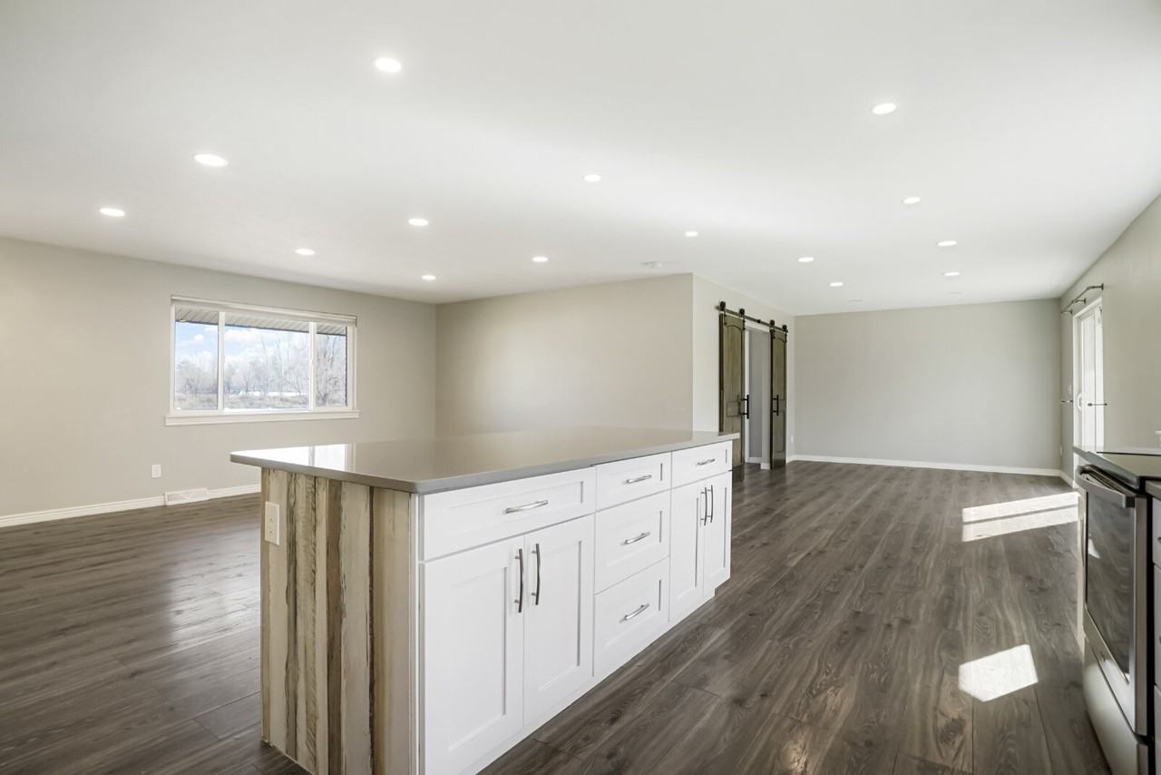 5287 Indiana St - Photo 6 of 26